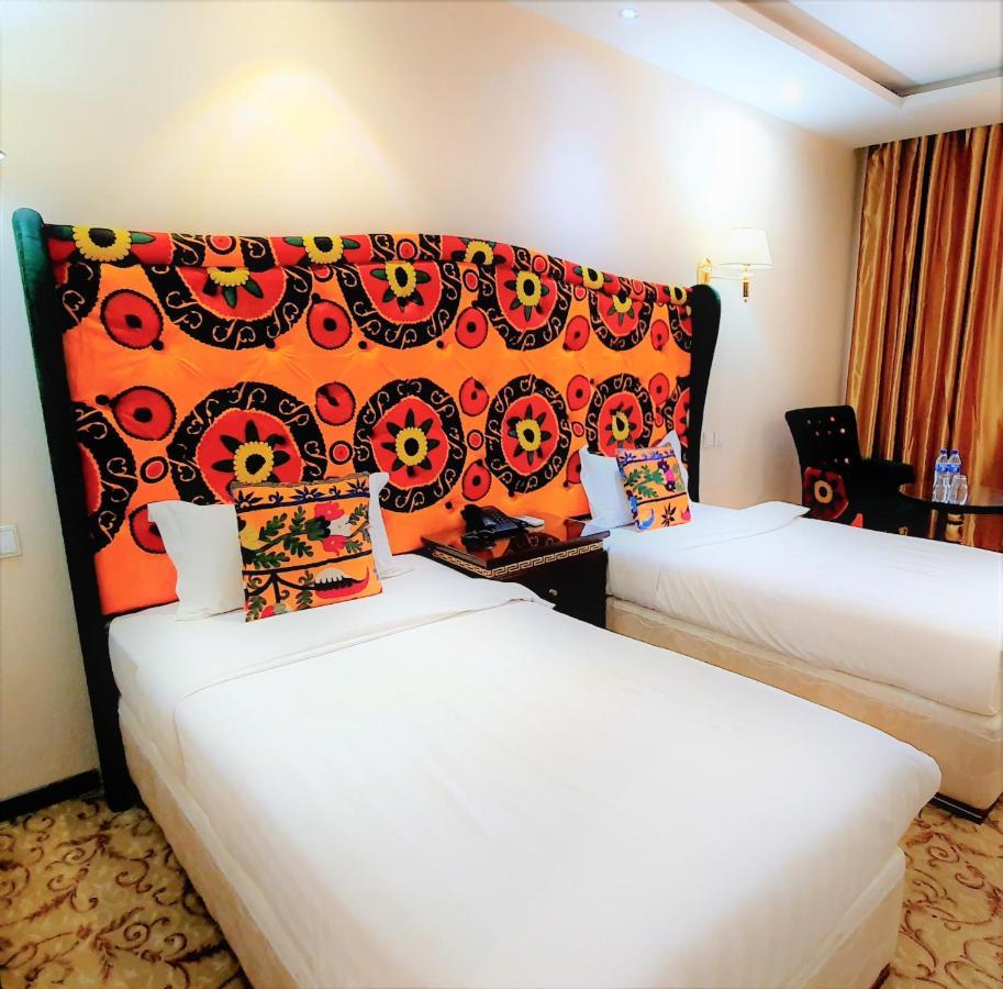 Emirhan Hotel Samarkand Exteriör bild