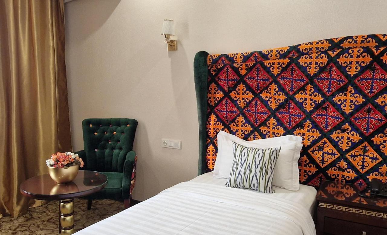 Emirhan Hotel Samarkand Exteriör bild