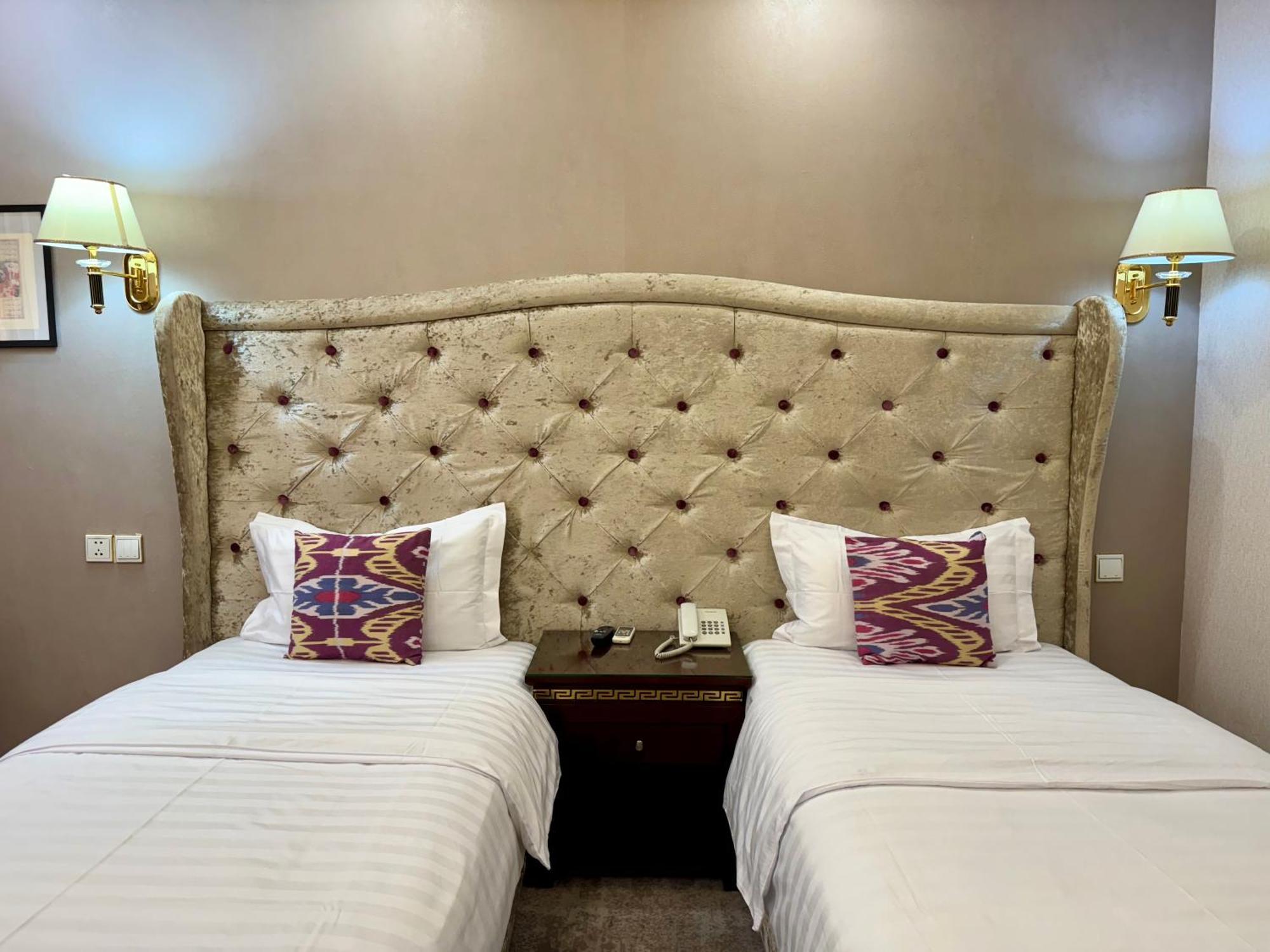 Emirhan Hotel Samarkand Exteriör bild