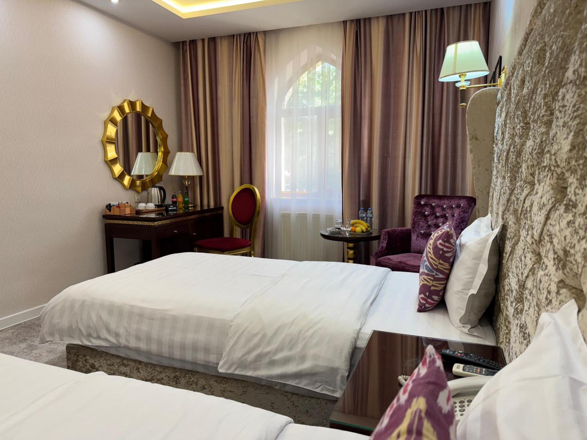 Emirhan Hotel Samarkand Exteriör bild